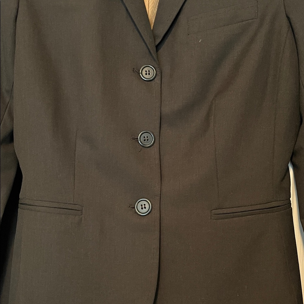 Women’s Suit - Picture 6 of 6